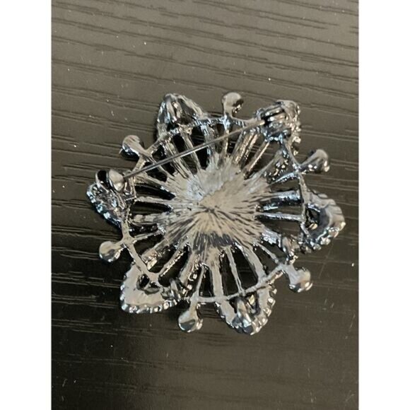 Vintage Style Silver Tone Flower Brooch Pin With Faux Pearl & Rhinestones - Picture 2 of 6